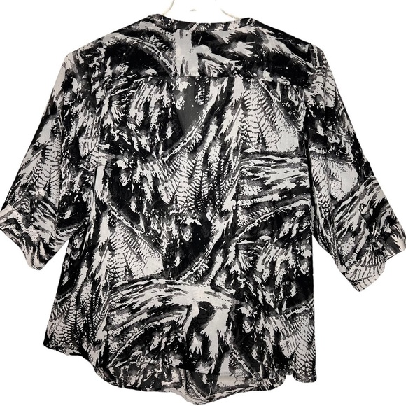 Lane Bryant Blouse Plus Size 22 24 3X Black White Print V Neck Roll Tab Sleeves - Picture 2 of 14